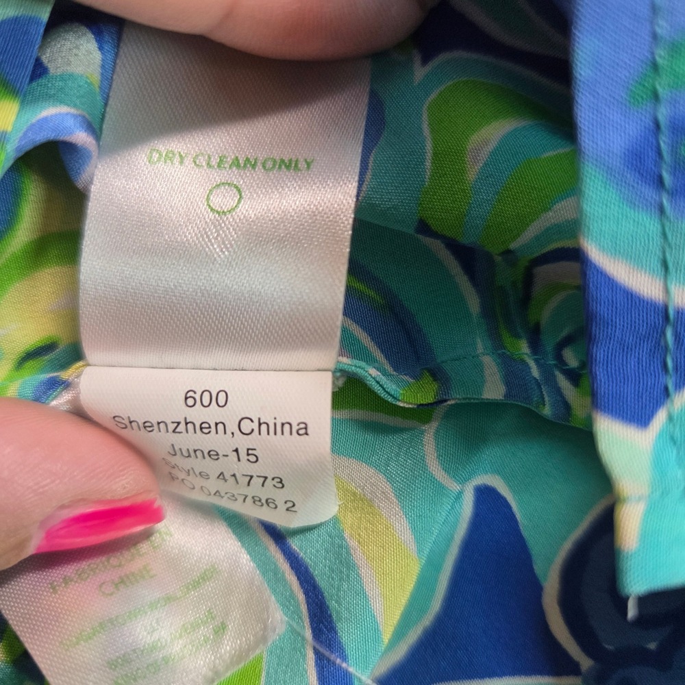 Lilly Pulitzer Elsa 100% Silk Top XS Lilly's Lagoon Smocked Blouse Preppy FLAW - Picture 6 of 9